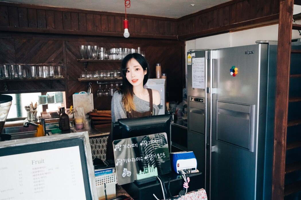 Loozy Bambi 밤비 – Cafe Alba Part 1