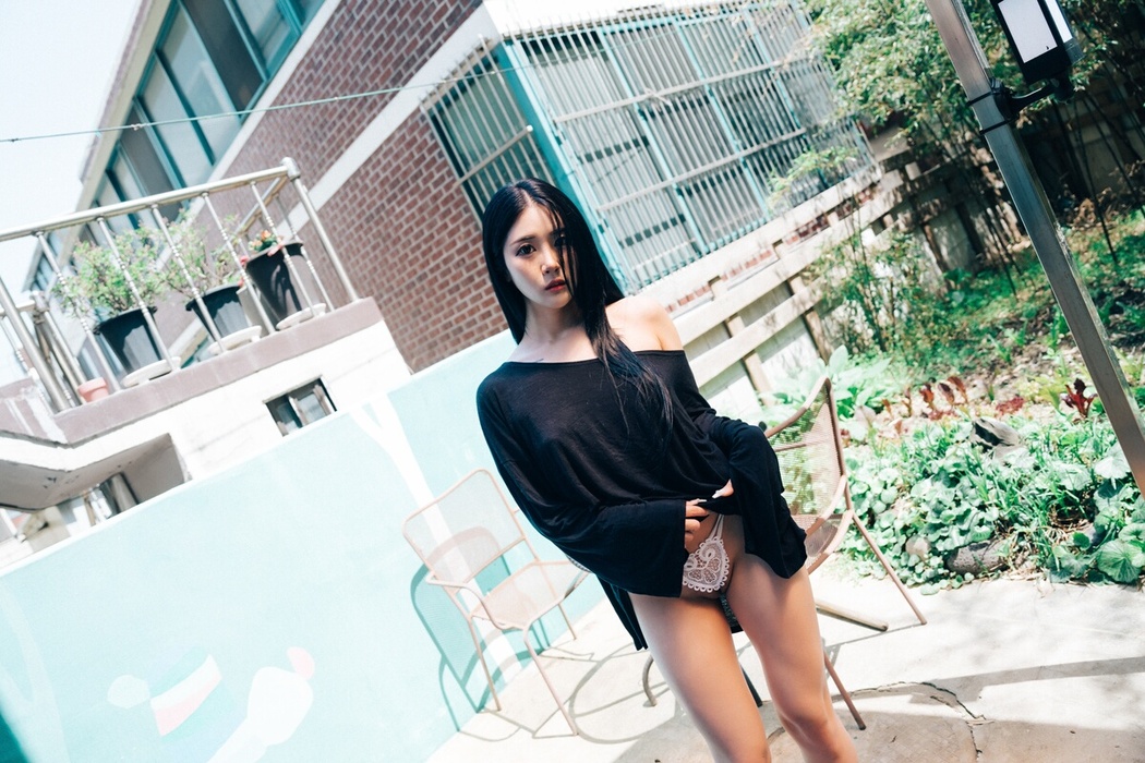Loozy Bomi 보미 – Street Stall