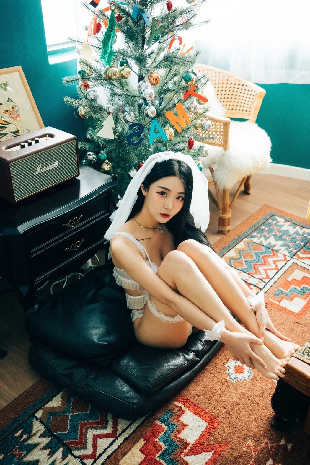 Loozy Bomi 보미 – Holiday