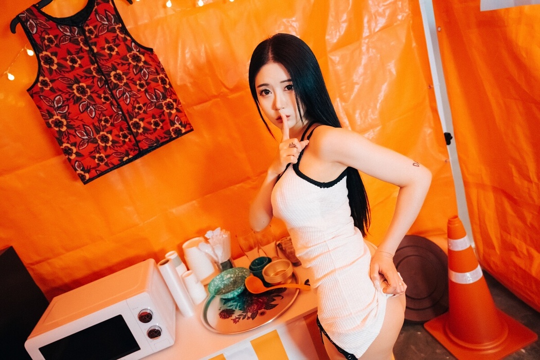 Loozy Bomi 보미 – Street Stall