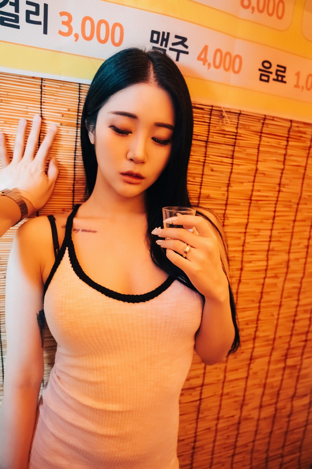 Loozy Bomi 보미 – Street Stall