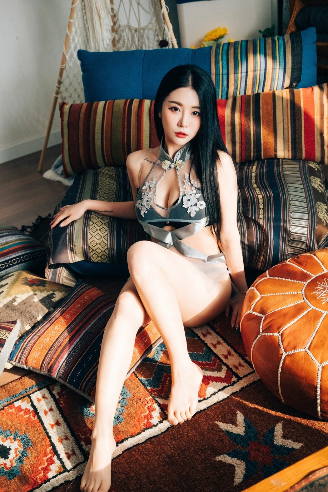 Loozy Bomi 보미 – Holiday
