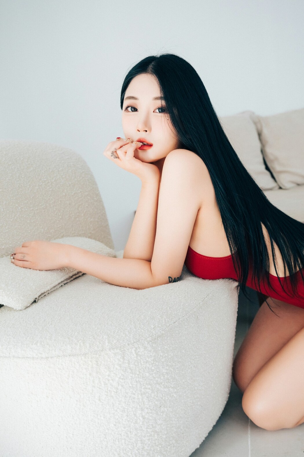 Loozy Bomi 보미 – Thin Piece Between