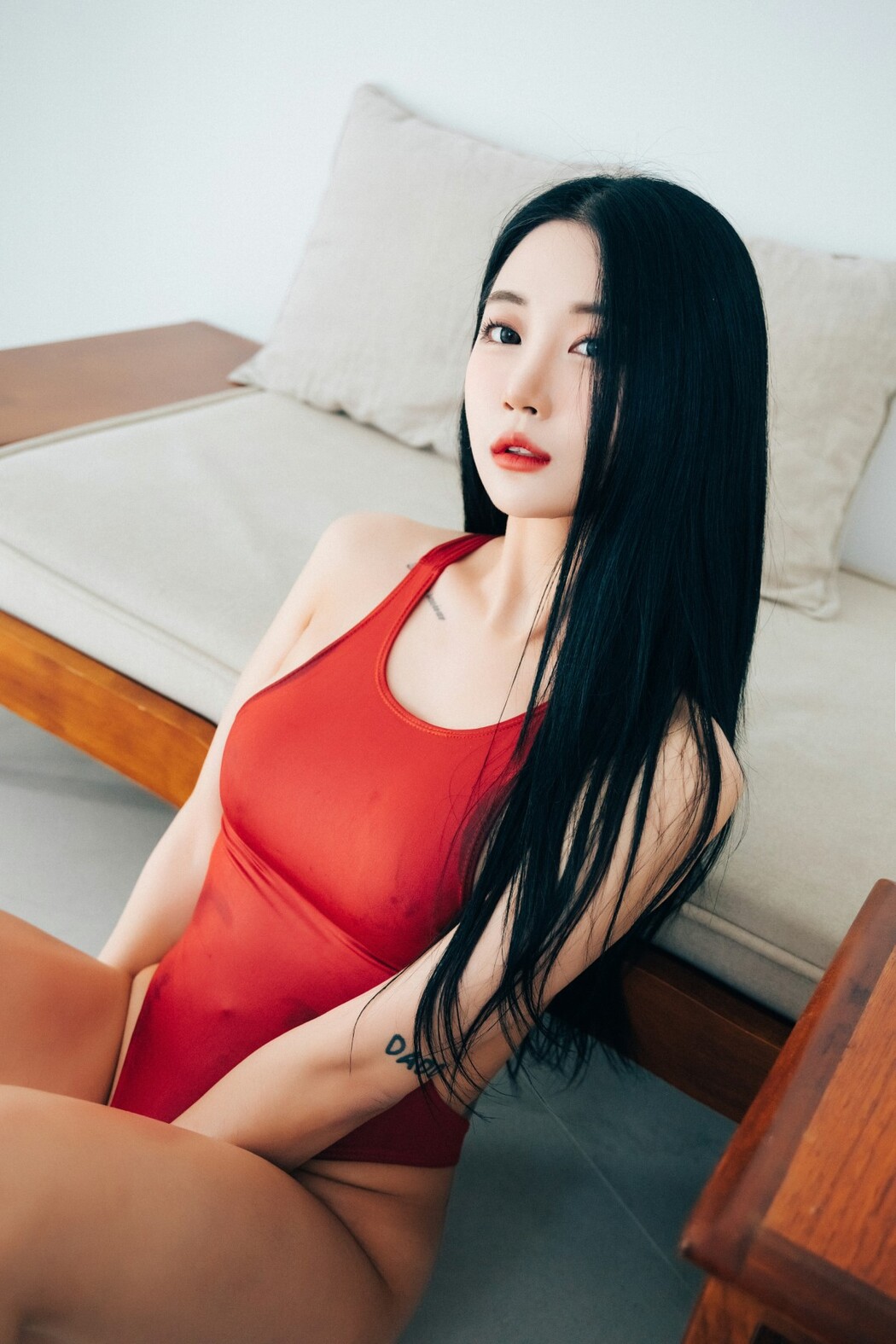 Loozy Bomi 보미 – Thin Piece Between
