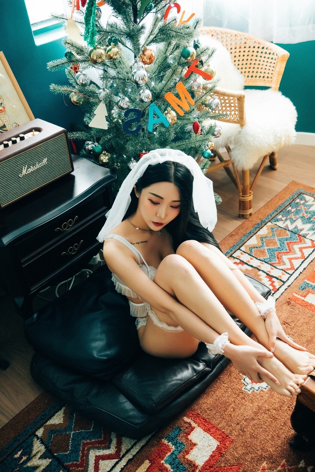 Loozy Bomi 보미 – Holiday