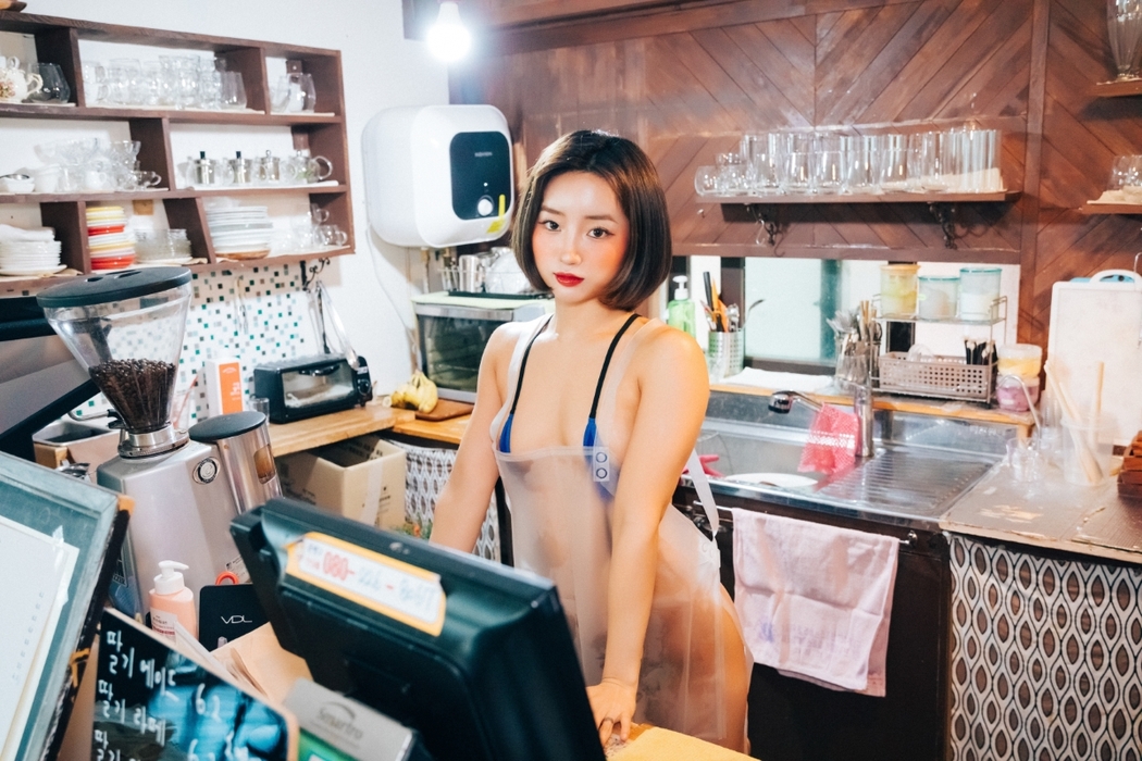 Loozy Booty Queen – Vinyl Aprons S.Ver A