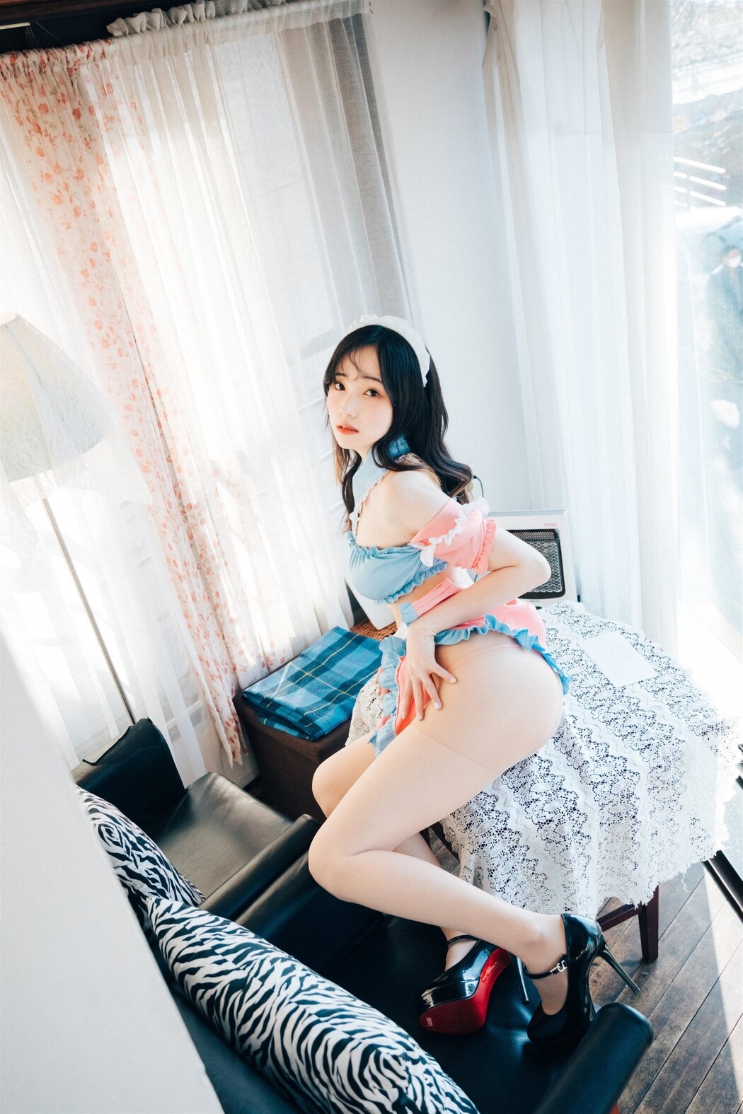 Loozy Bambi 밤비 – Cafe Alba Part 2