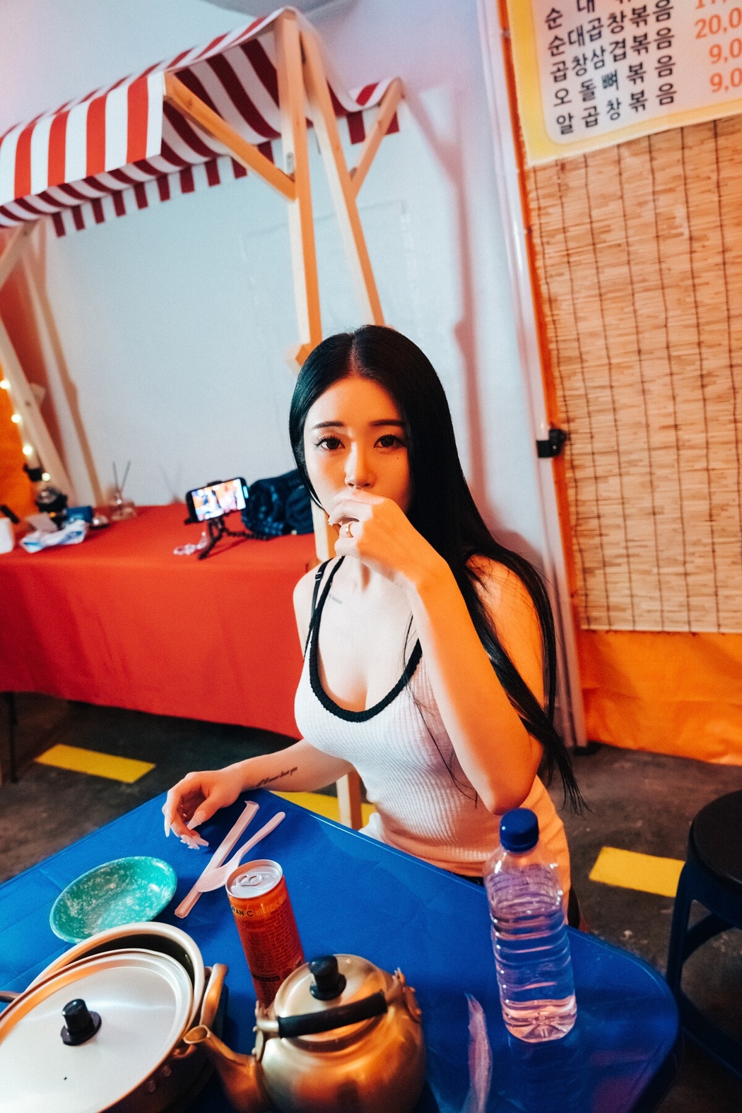 Loozy Bomi 보미 – Street Stall