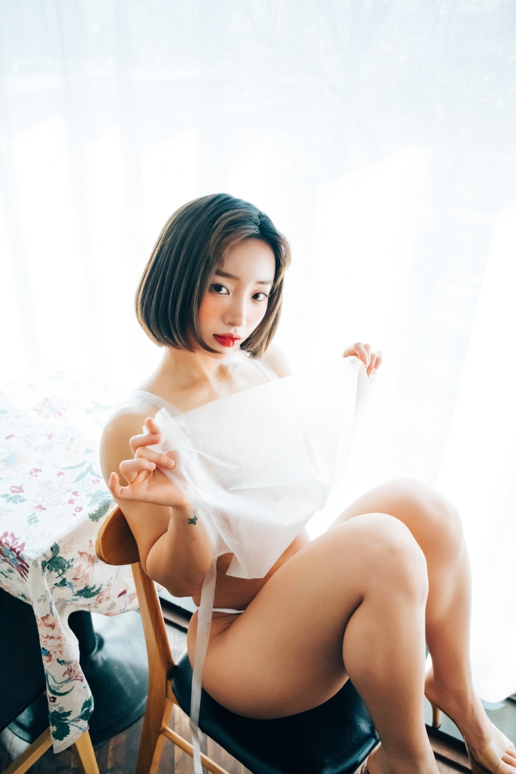 Loozy Booty Queen – Vinyl Aprons S.Ver A