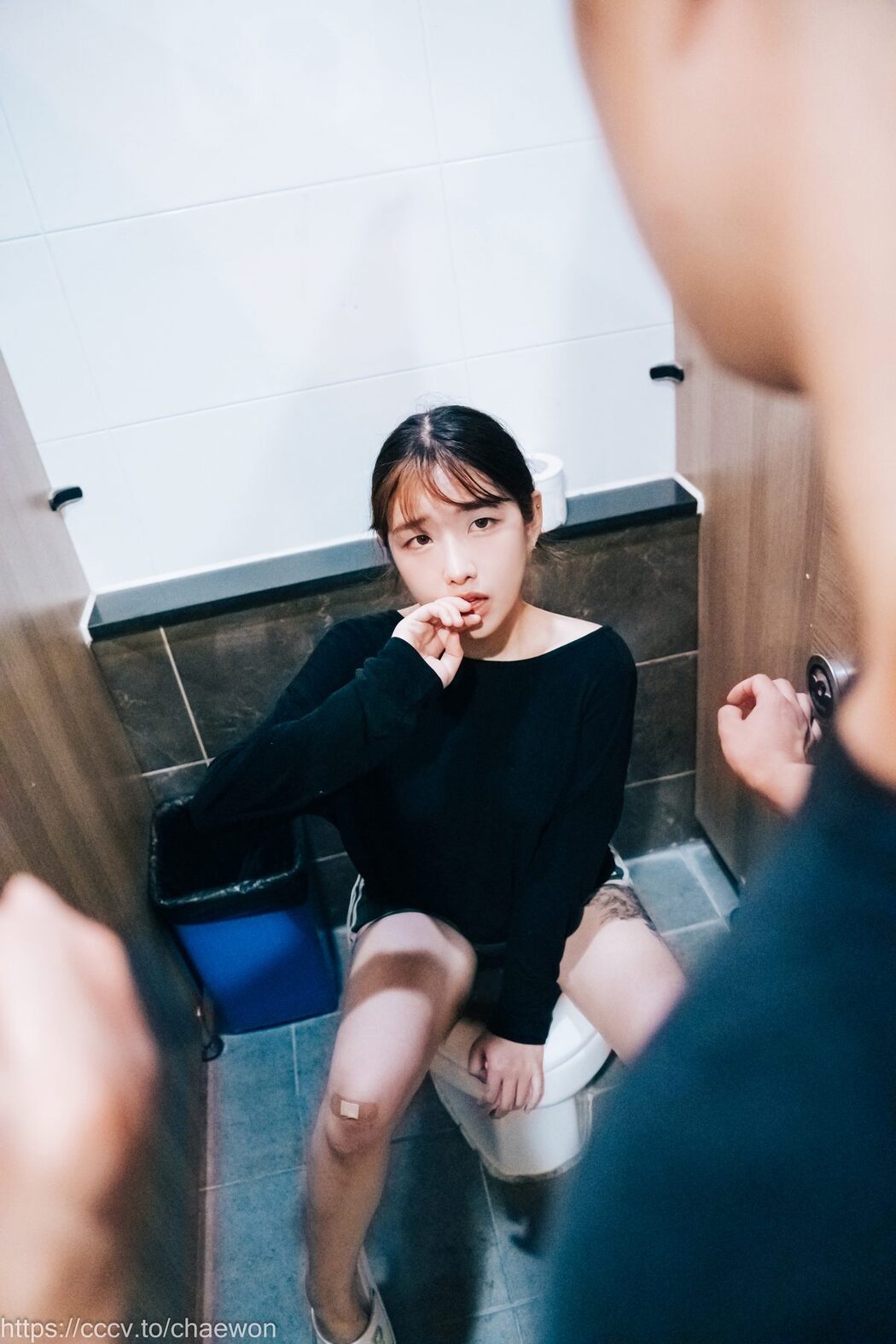 Loozy SonSon 손손 – Public Toilet A