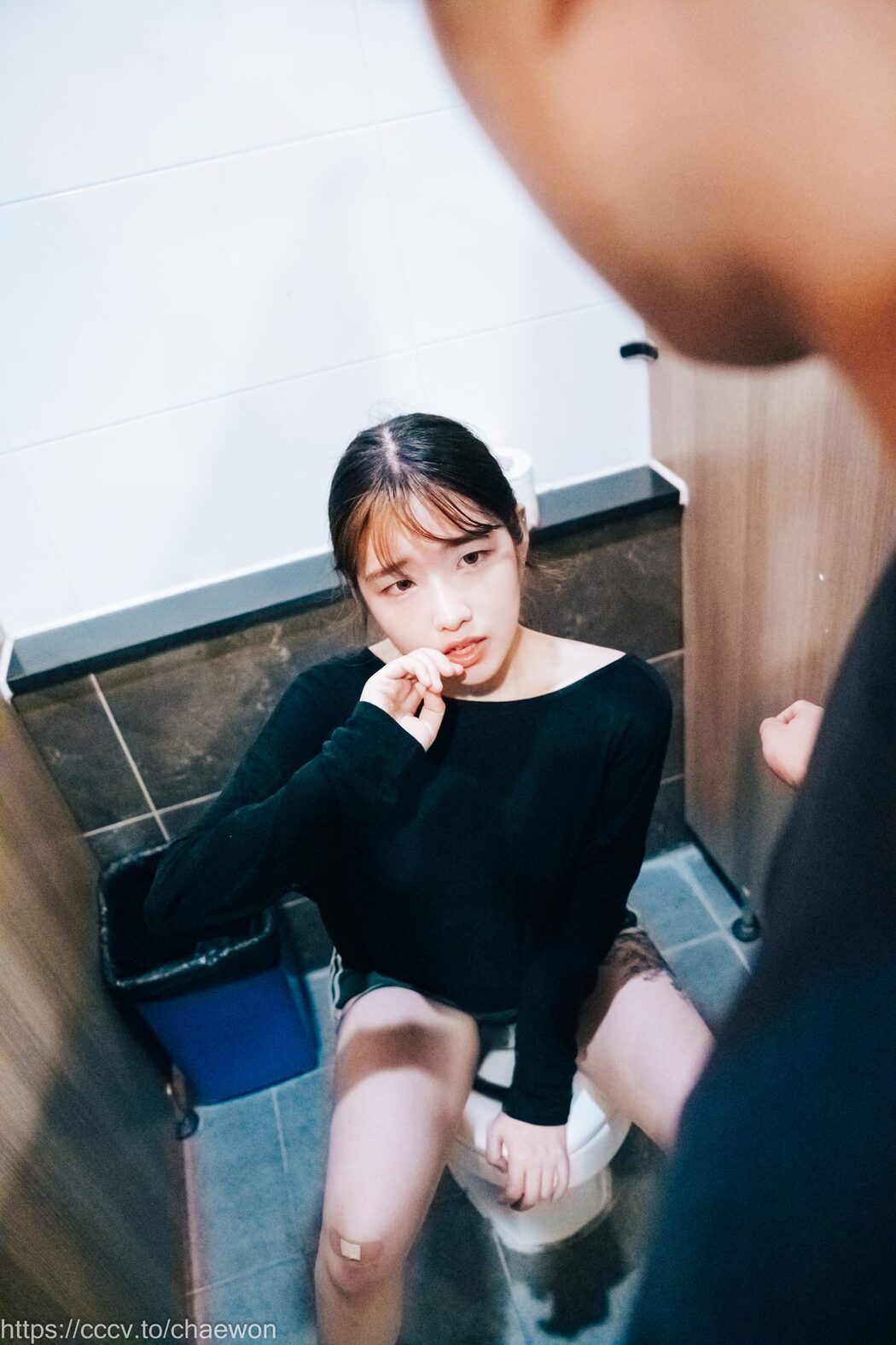 Loozy SonSon 손손 – Public Toilet A