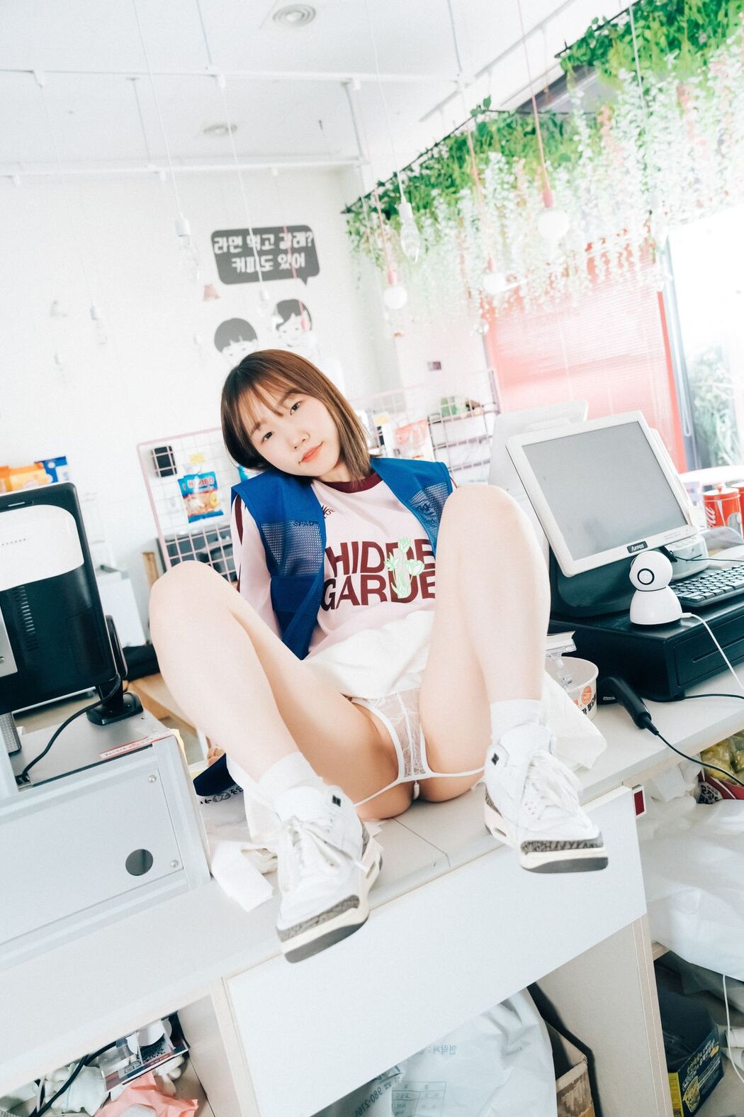 Loozy Yeri – Pocket Girl Alba A