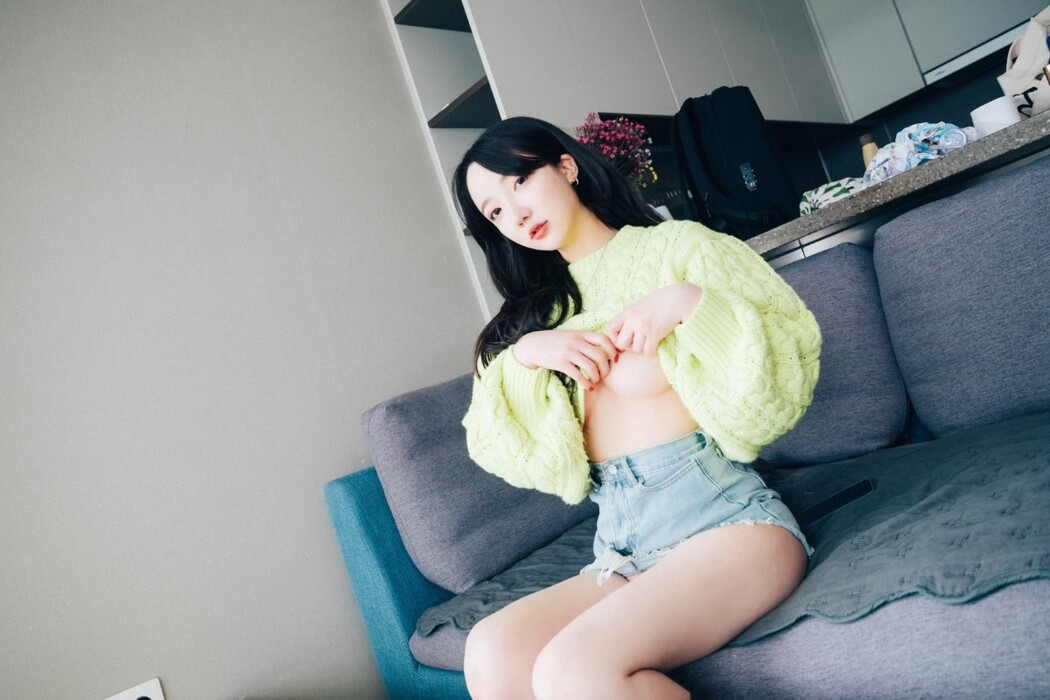 Loozy Son Ye-Eun 손예은 – Travel Partner