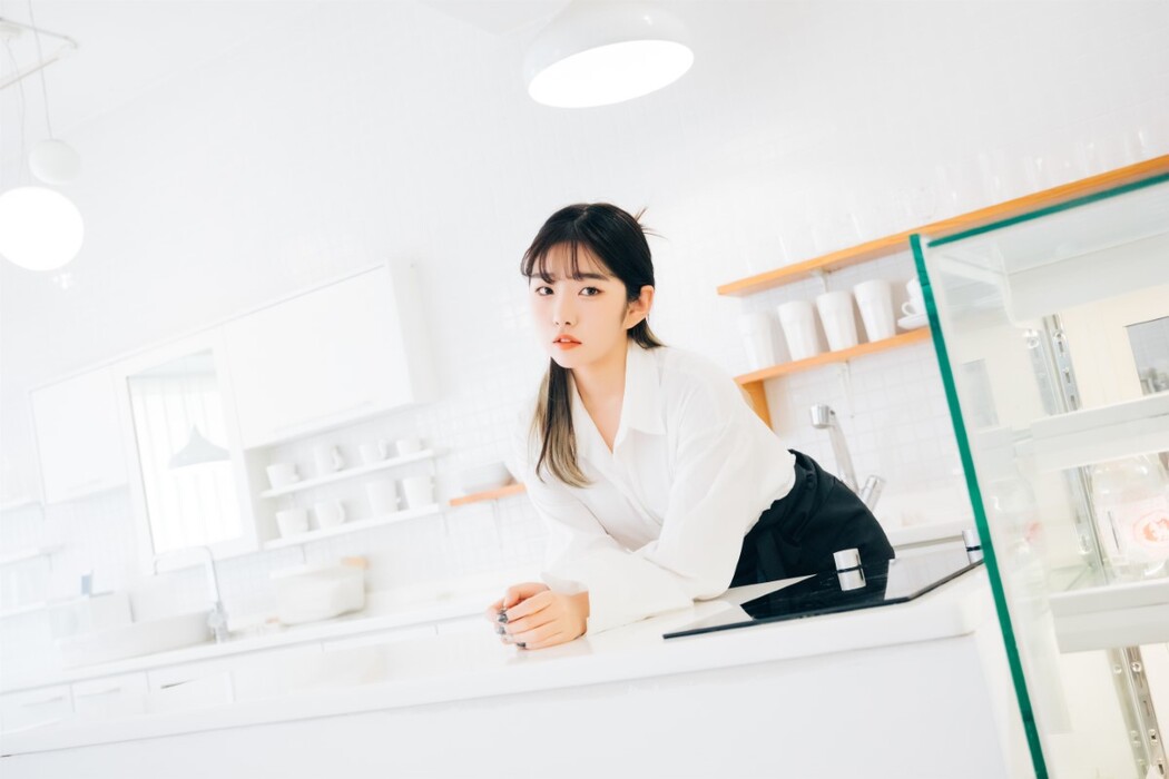 Loozy Sonson 손손 – Nude Apron