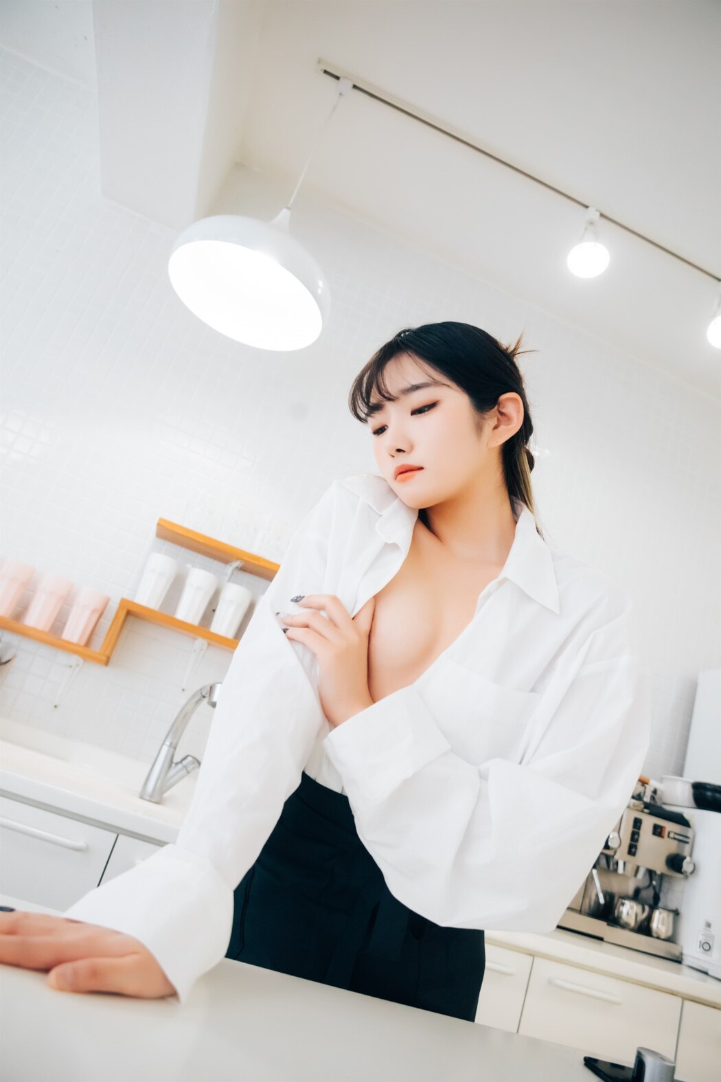 Loozy Sonson 손손 – Nude Apron