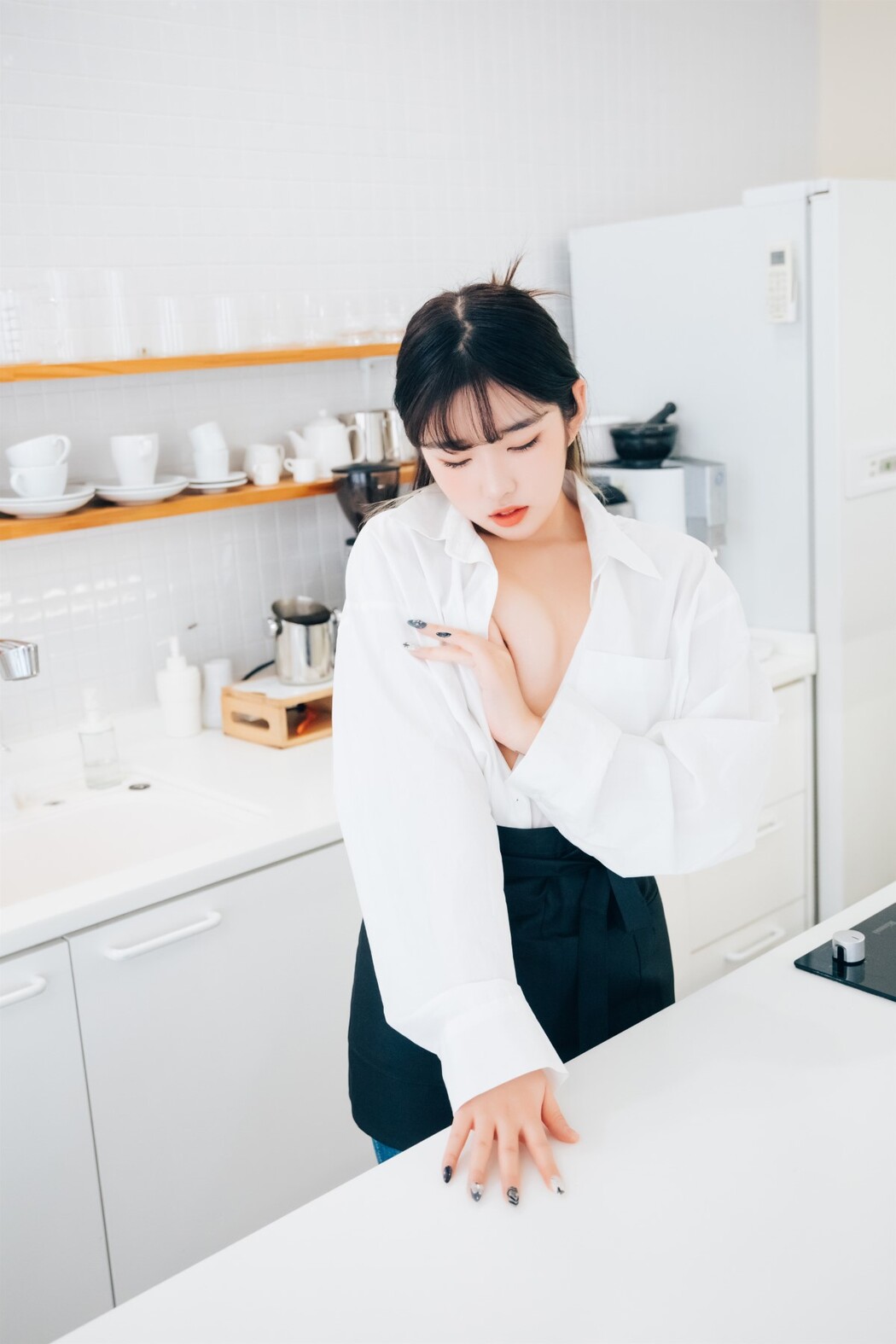 Loozy Sonson 손손 – Nude Apron