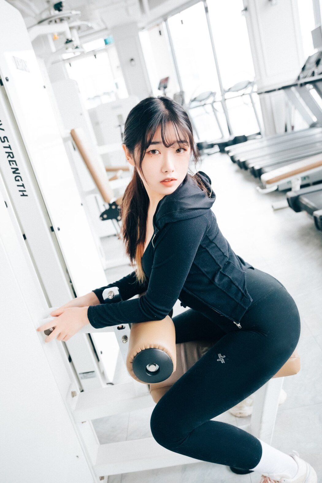 Loozy Sonson 손손 – Personal Trainer S.Ver
