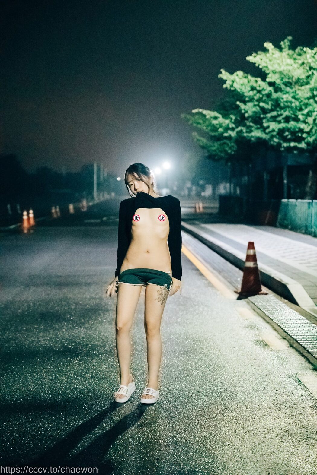 Loozy SonSon 손손 – Public Toilet B