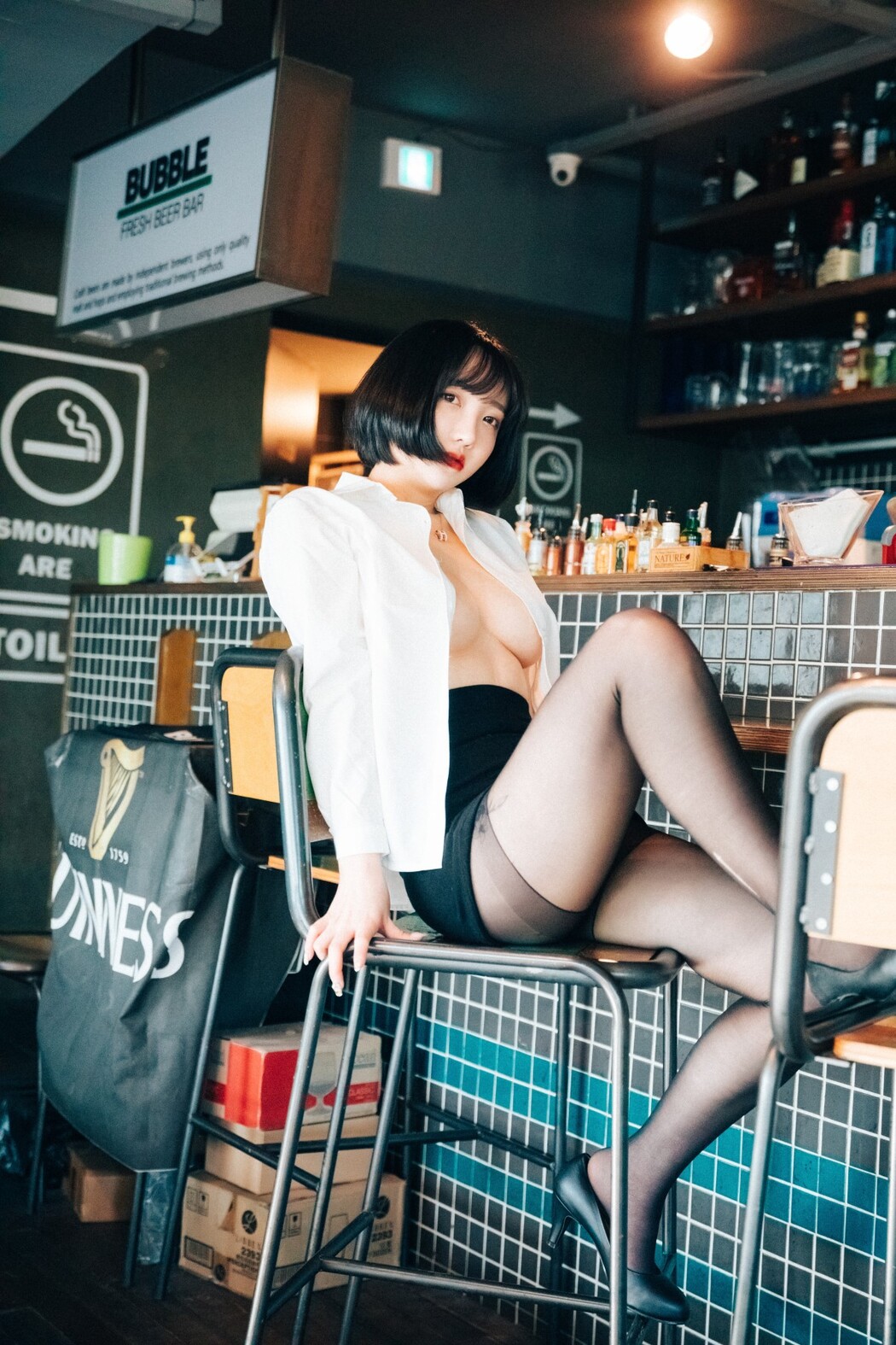 Loozy Son Ye-Eun 손예은 – Tainted Love Bar