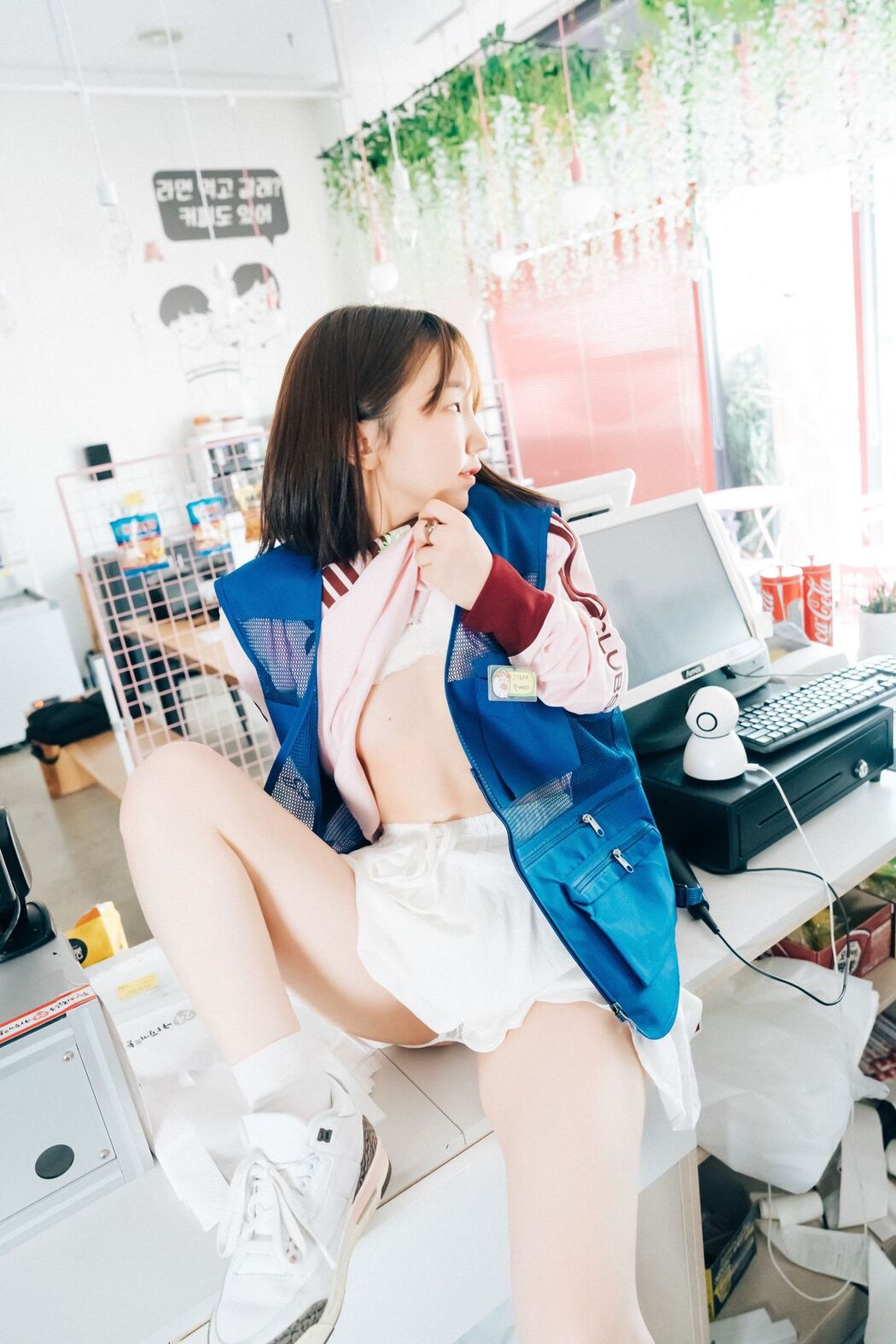 Loozy Yeri – Pocket Girl Alba A