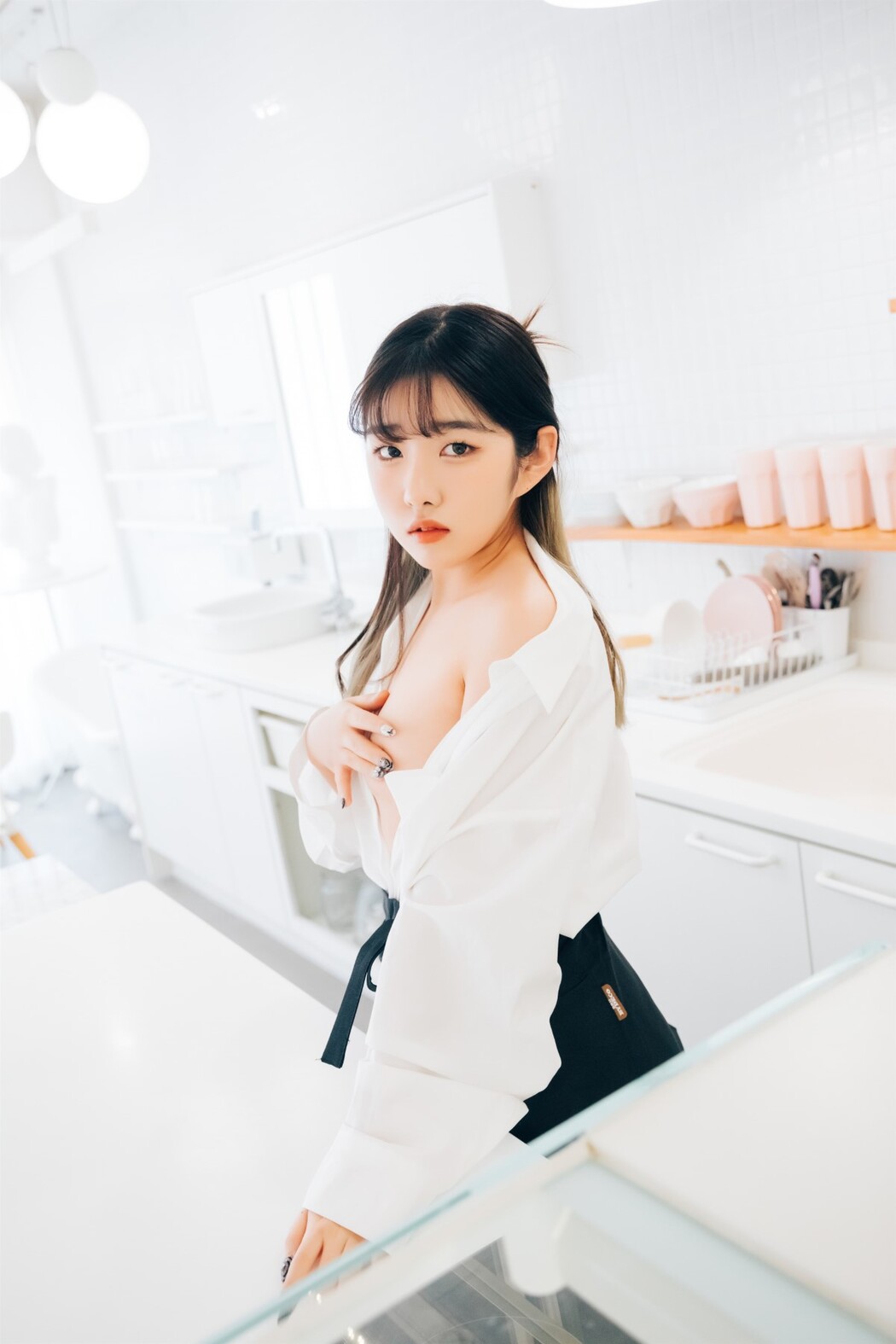 Loozy Sonson 손손 – Nude Apron