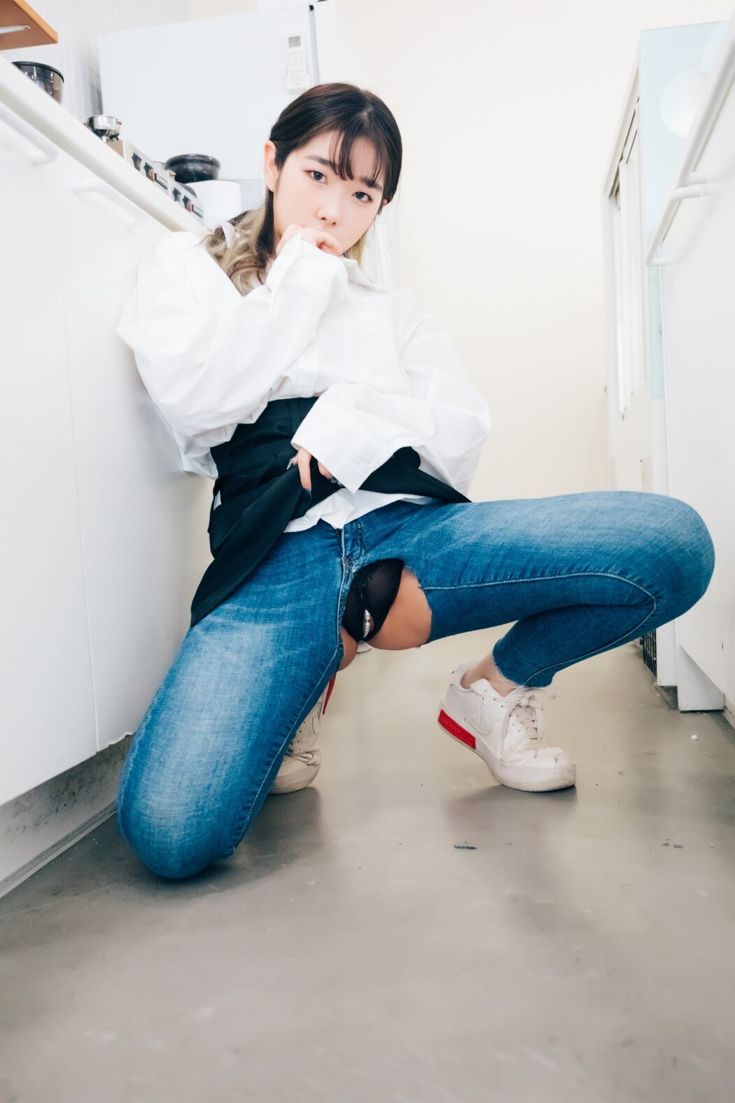 Loozy Sonson 손손 – Nude Apron