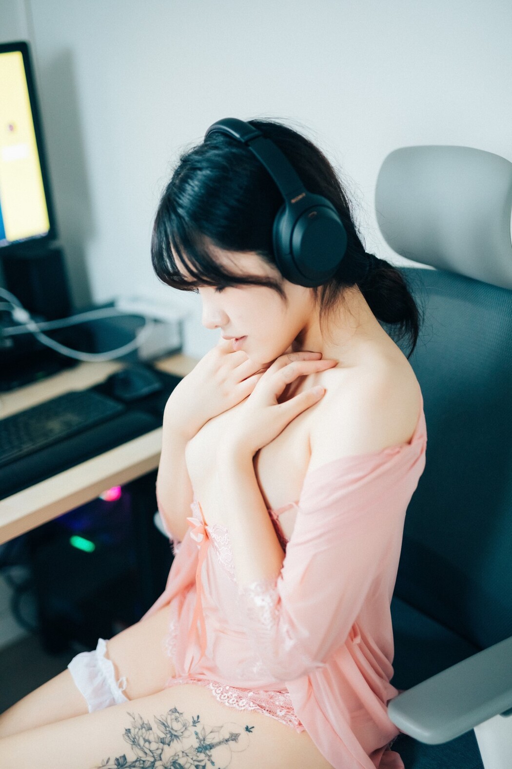 Loozy SonSon 손손 – Date At Home S Ver