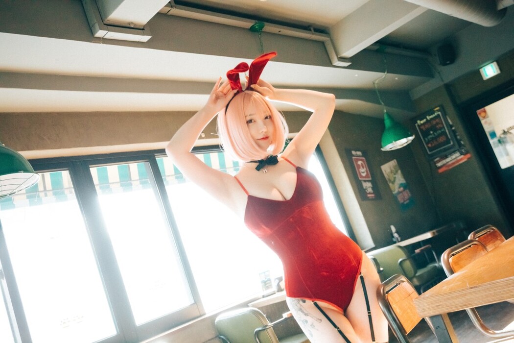 Loozy Son Ye-Eun 손예은 – Tainted Love Bar