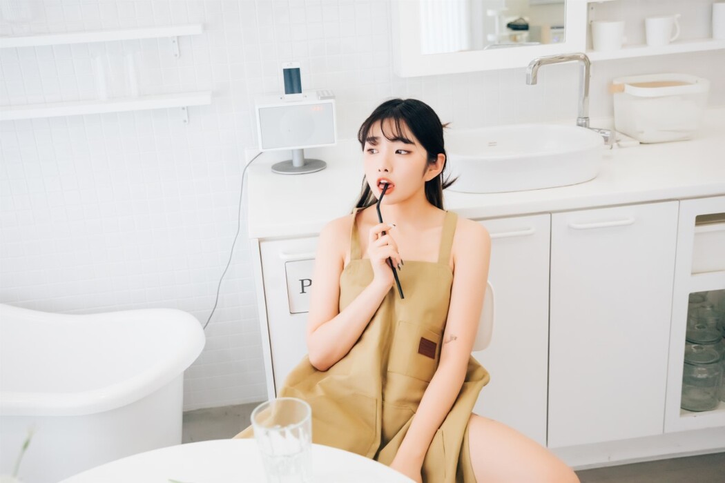 Loozy Sonson 손손 – Nude Apron