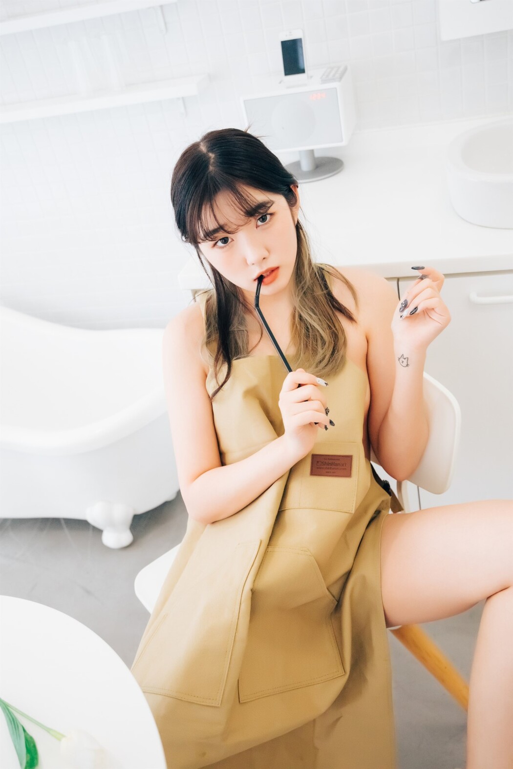 Loozy Sonson 손손 – Nude Apron