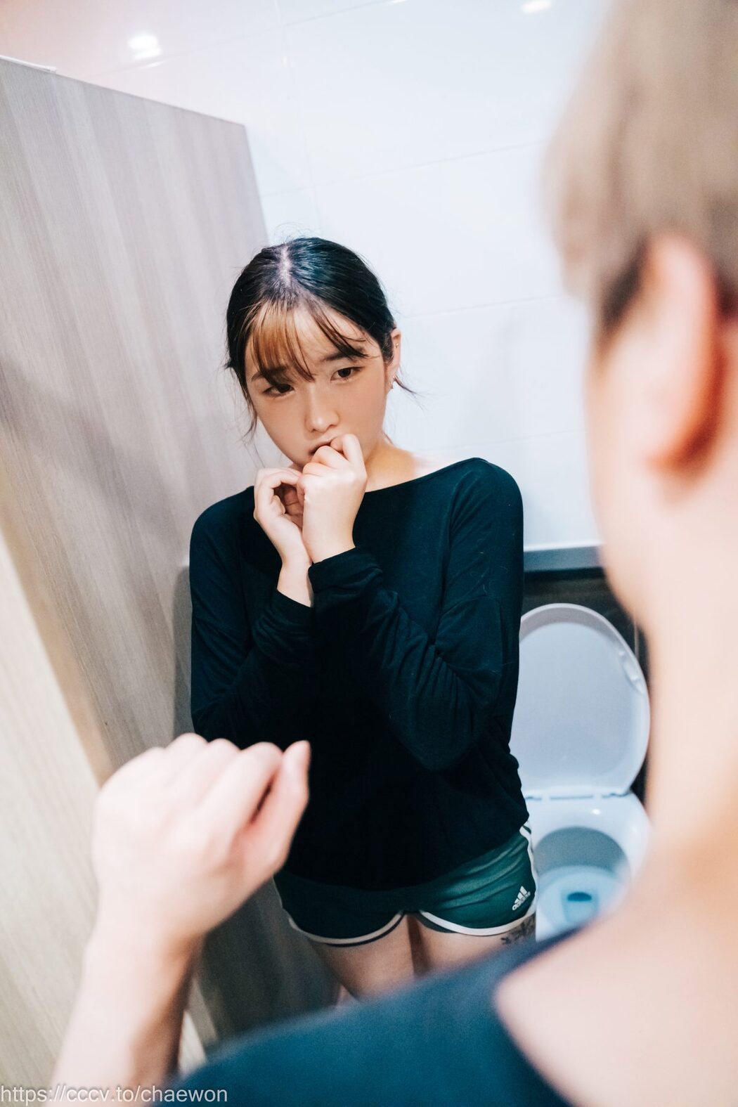Loozy SonSon 손손 – Public Toilet A