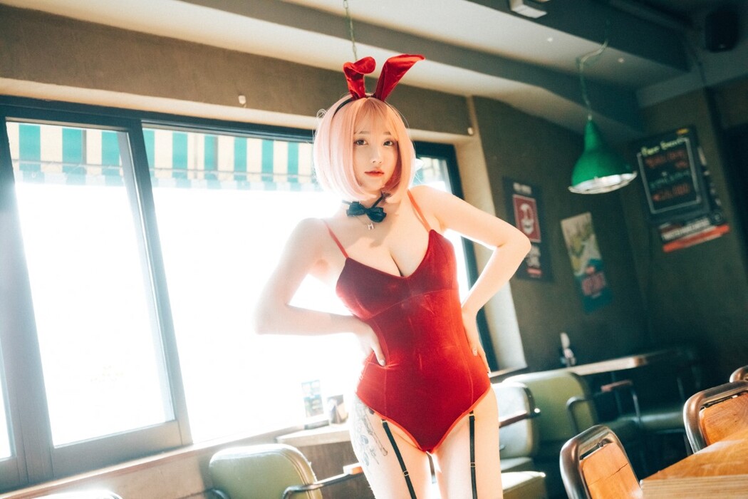 Loozy Son Ye-Eun 손예은 – Tainted Love Bar