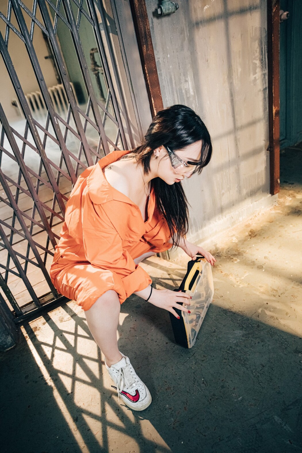 Loozy Son Ye-Eun 손예은 – Where Are My Tools