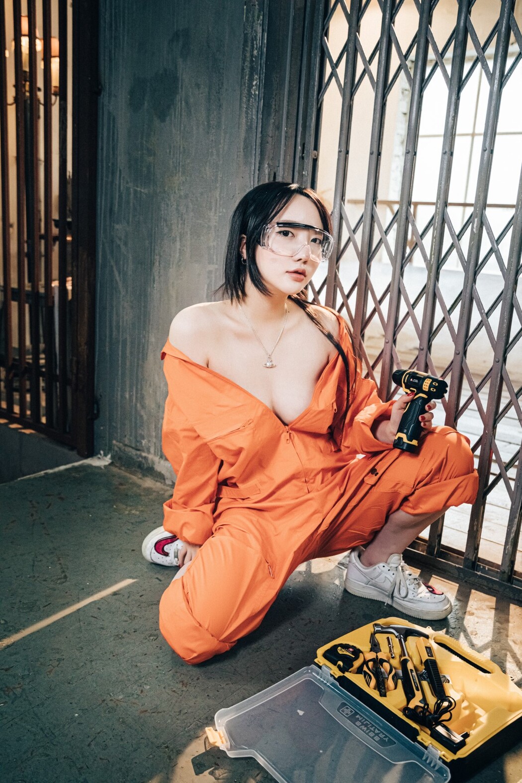 Loozy Son Ye-Eun 손예은 – Where Are My Tools