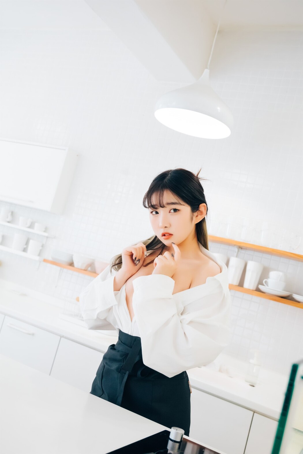 Loozy Sonson 손손 – Nude Apron