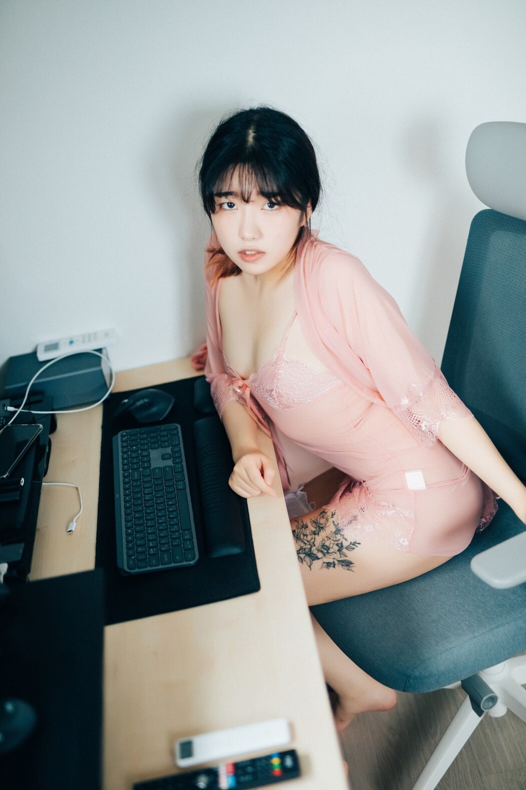 Loozy SonSon 손손 – Date At Home S Ver