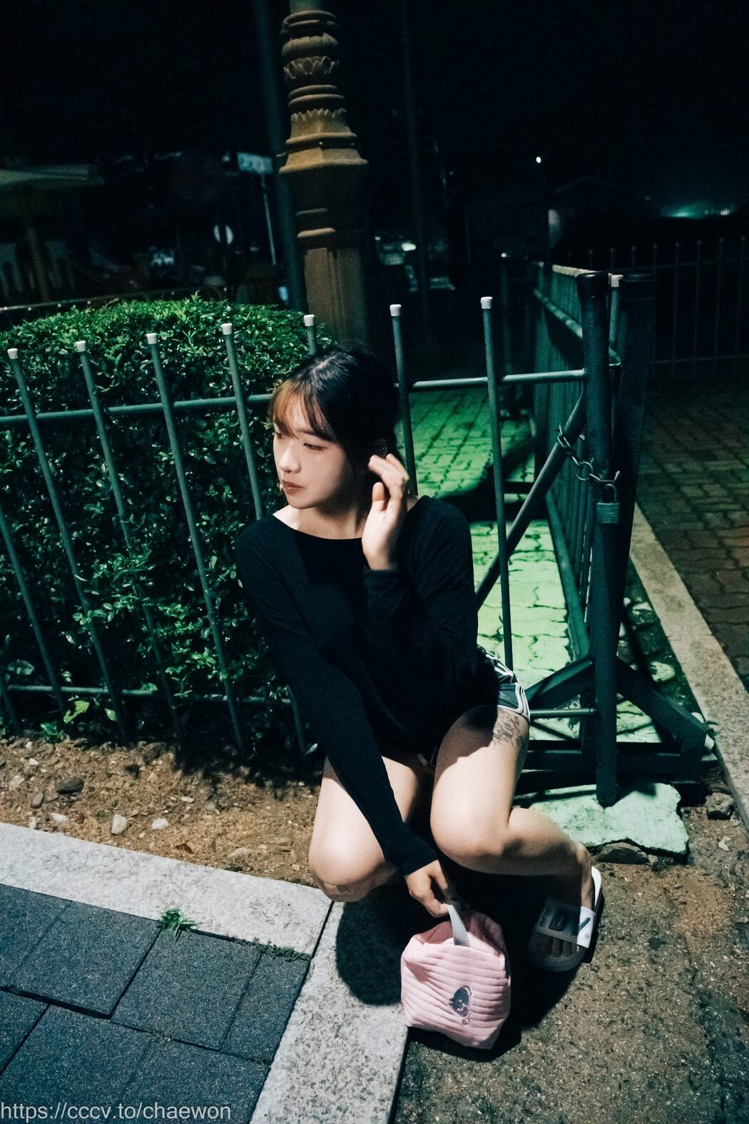 Loozy SonSon 손손 – Public Toilet A