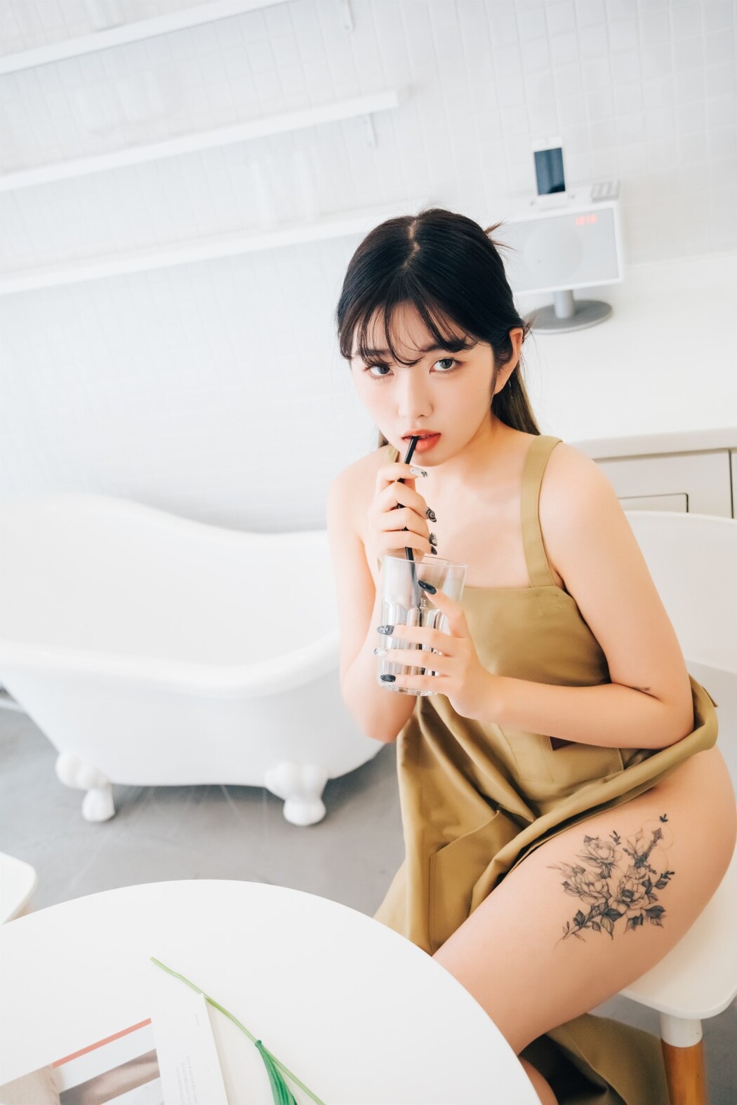 Loozy Sonson 손손 – Nude Apron