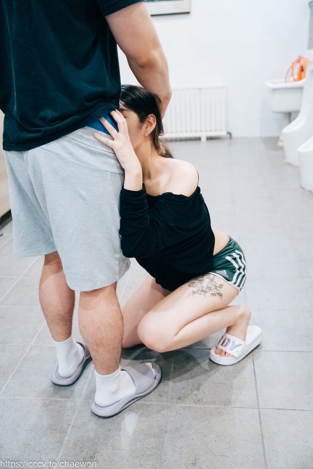 Loozy SonSon 손손 – Public Toilet B