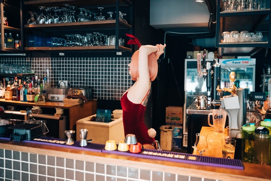 Loozy Son Ye-Eun 손예은 – Tainted Love Bar