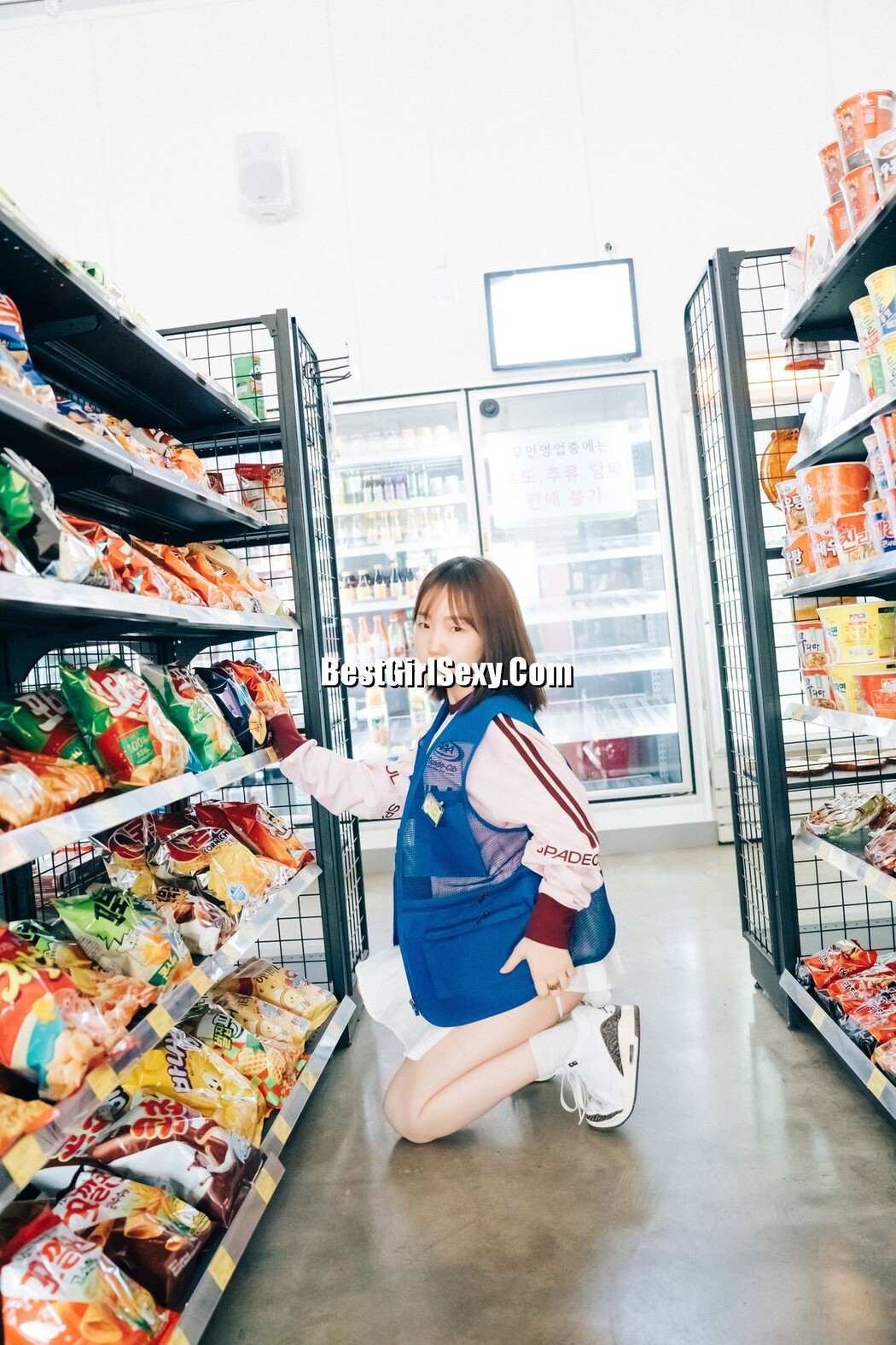 Loozy Yeri – Pocket Girl Alba A