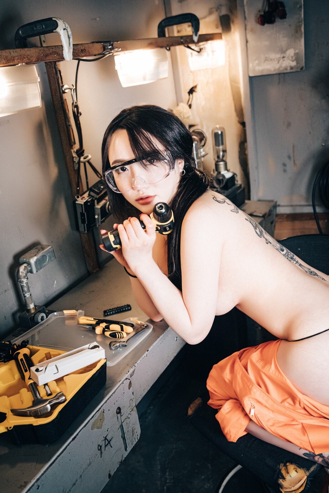 Loozy Son Ye-Eun 손예은 – Where Are My Tools