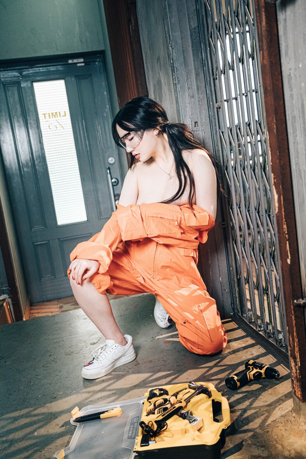 Loozy Son Ye-Eun 손예은 – Where Are My Tools