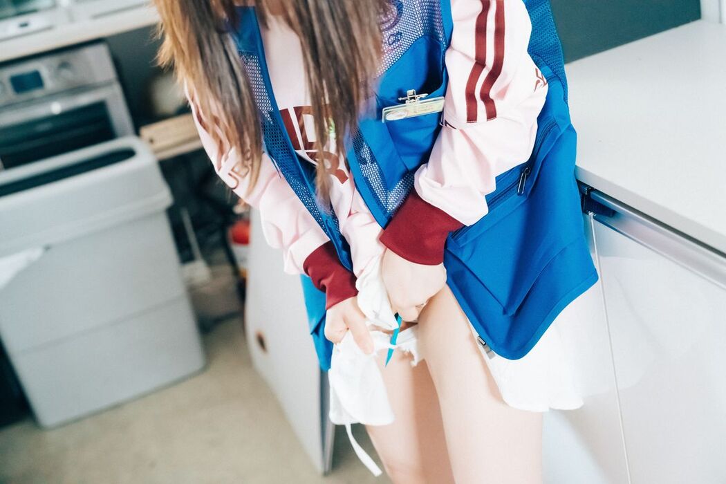 Loozy Yeri – Pocket Girl Alba A