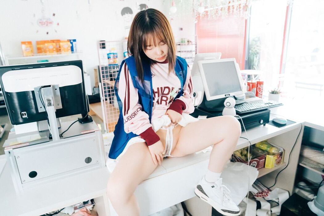 Loozy Yeri – Pocket Girl Alba A