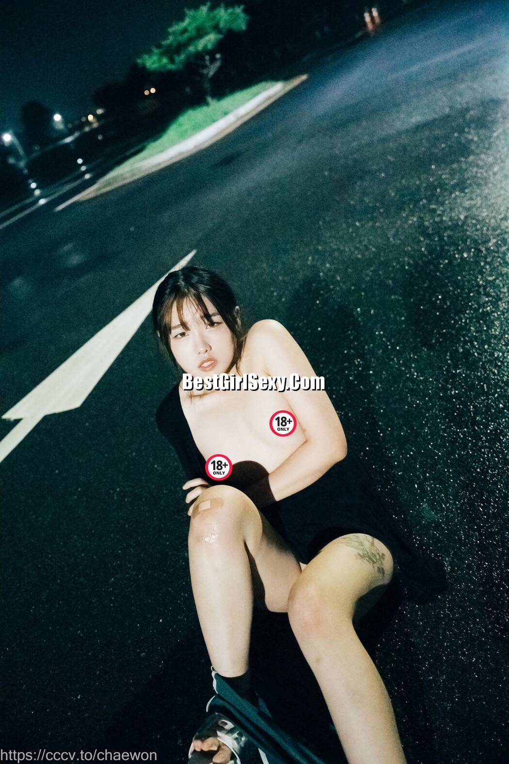 Loozy SonSon 손손 – Public Toilet B