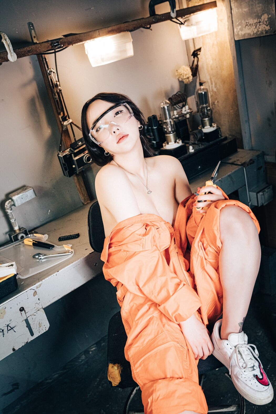 Loozy Son Ye-Eun 손예은 – Where Are My Tools