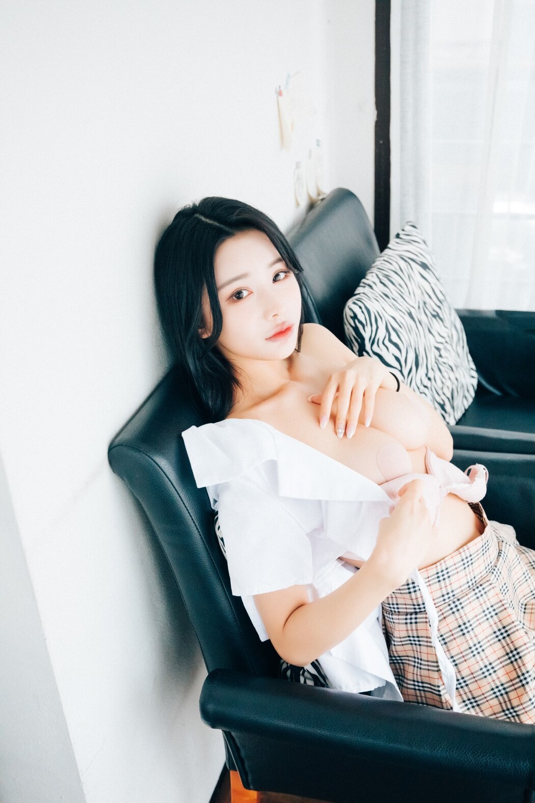 Loozy YeonYu 연유 – First Play S.Ver A