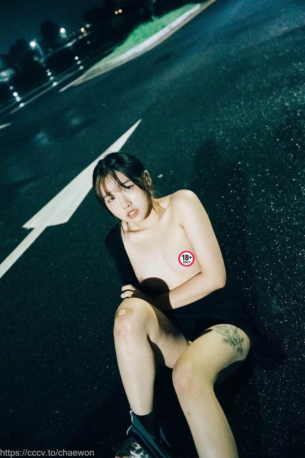 Loozy SonSon 손손 – Public Toilet B