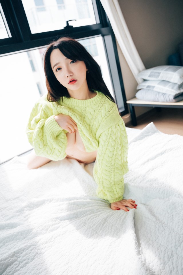 Loozy Son Ye-Eun 손예은 – Travel Partner